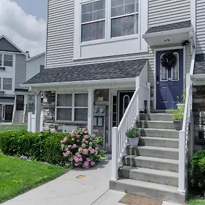 Waterfront Gem Duplex 3 Bedroom 2floor In Whitestone Bronx Free Parking New York